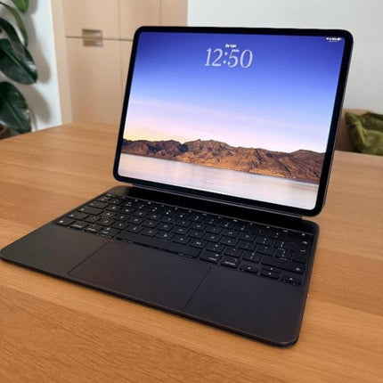 iPad Pro 13 2024  M4 256GB + Magic Keyboard - Compleet!