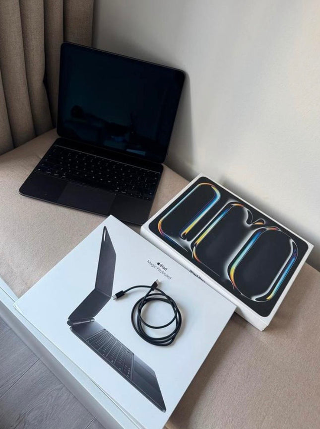 iPad Pro 13 2024 M4 256GB + Magic Keyboard - Compleet!
