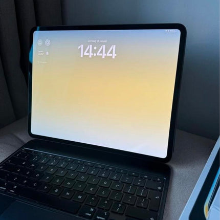 iPad Pro 13 2024 M4 256GB + Magic Keyboard - Compleet!