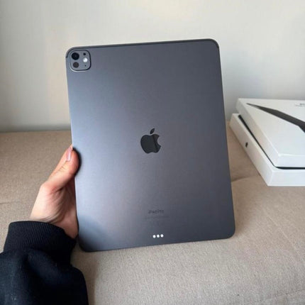 iPad Pro 13 2024 M4 256GB + Magic Keyboard - Compleet!
